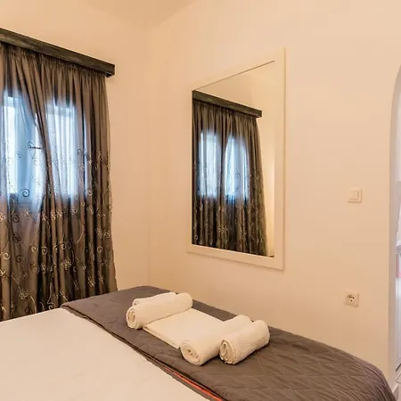 Adelphi アパート ペリッサ