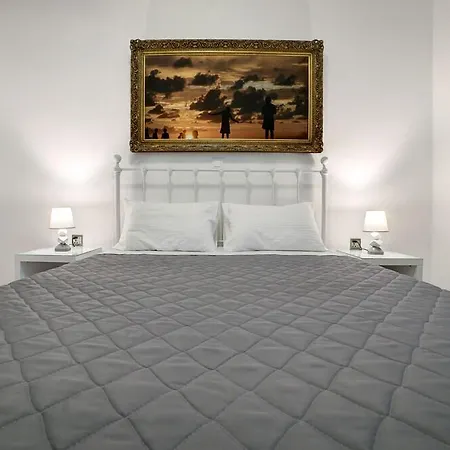 Adelphi アパート ペリッサ