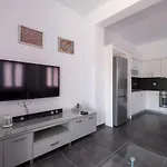 Adelphi דירה *