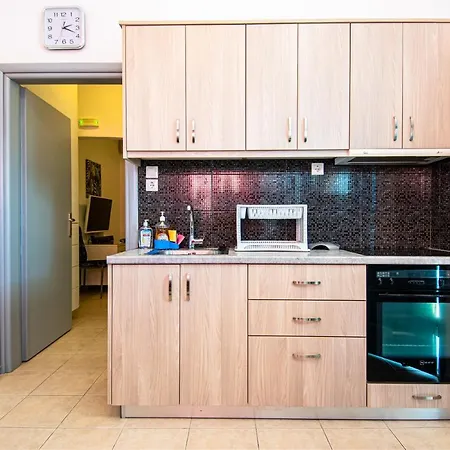 Adelphi Apartment *