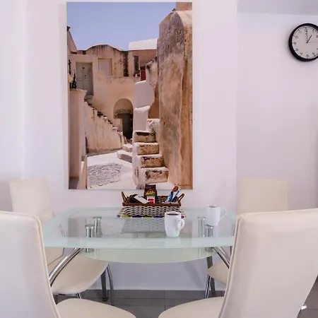 Adelphi * Perissa (Santorini)