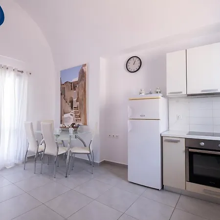 Adelphi Perissa (Santorini)