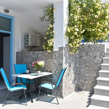 Adelphi Perissa (Santorini)