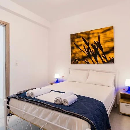 Adelphi Apartment Perissa (Santorini)