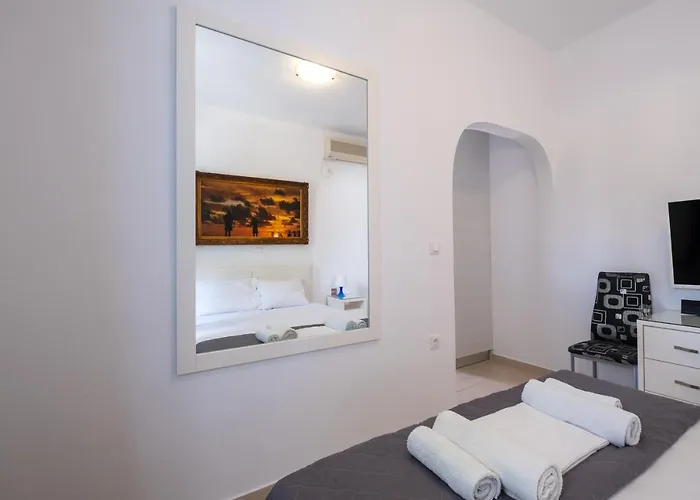 Adelphi Apartman Perísza