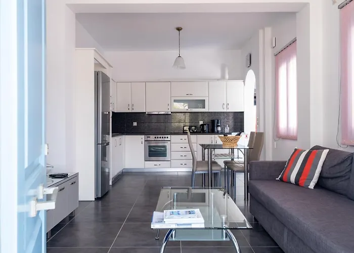 Adelphi Apartment Perissa (Santorini)