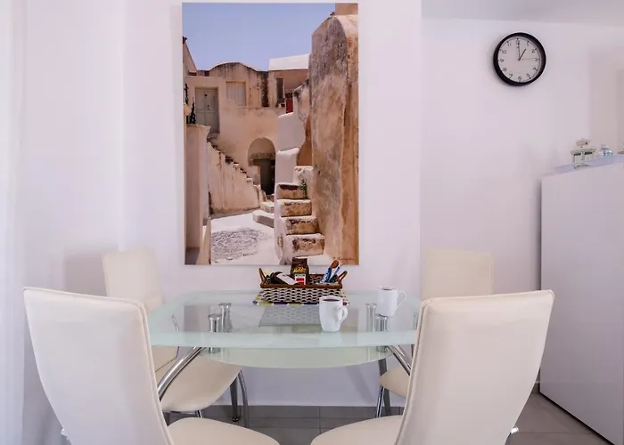 Adelphi * Perissa (Santorini)