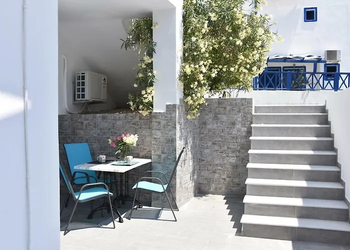 Adelphi Perissa (Santorini)