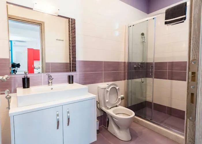 Adelphi Apartman Perísza