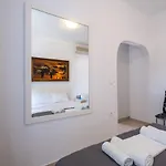 Adelphi Apartament Perissa (Santorini)