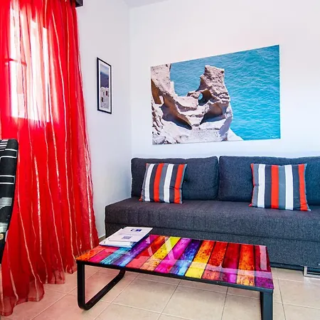 Adelphi * Perissa (Santorini)