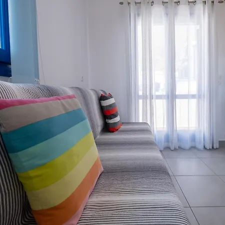 Adelphi * Perissa (Santorini)