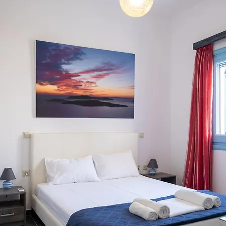 Adelphi Perissa (Santorini)