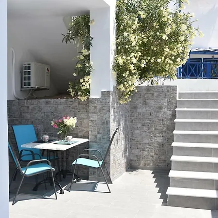 Adelphi Perissa (Santorini)