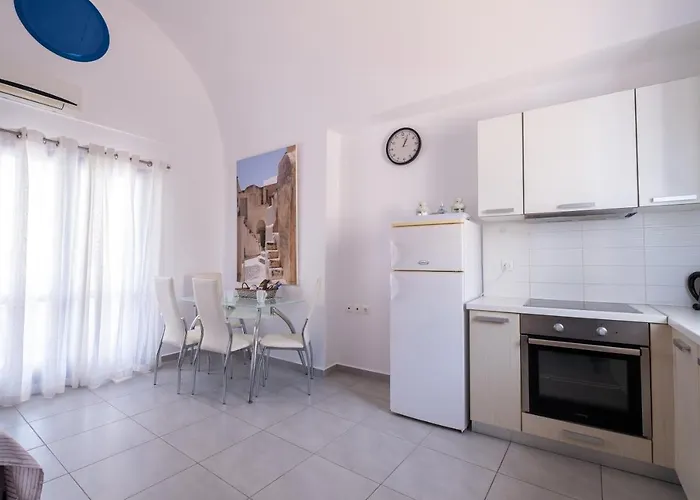 Adelphi Περίσσα