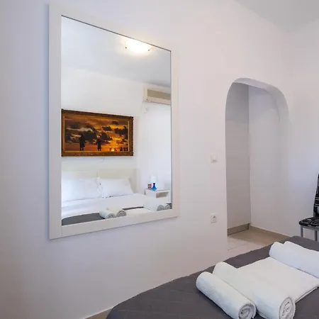 Adelphi Appartement Períssa
