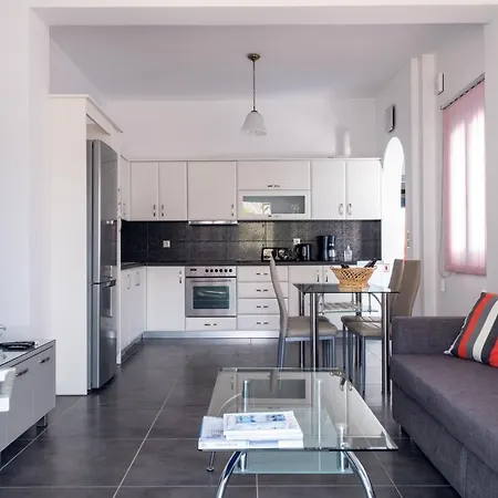 Adelphi Appartement Períssa