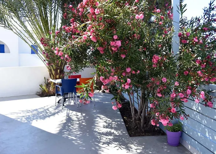 Adelphi * Perissa (Santorini)